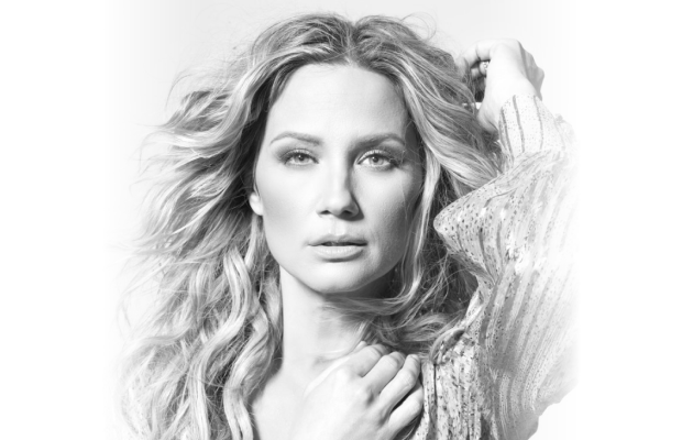 Win a Night on the Island w Jennnifer Nettles – April 11